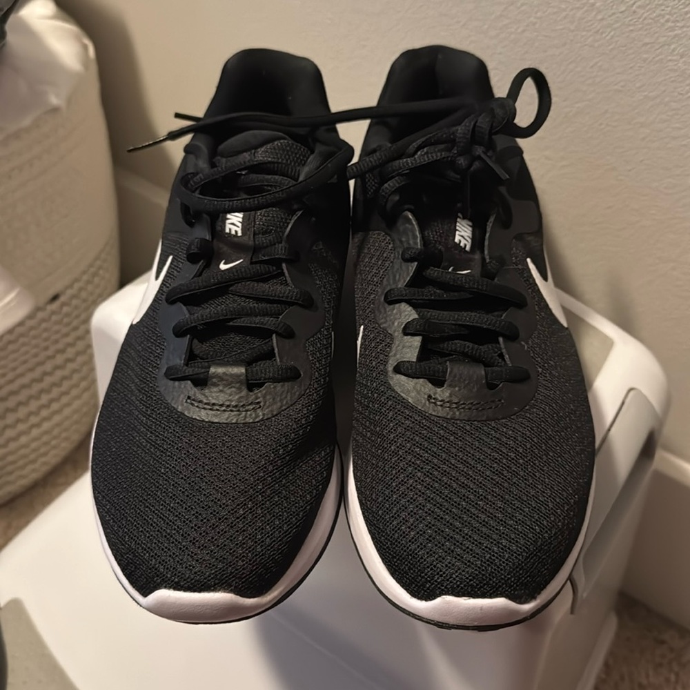 Nike men running shoes